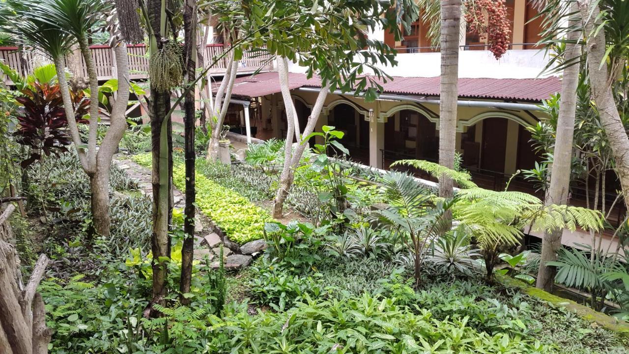 Centro Bajo Hotel & Resto Labuan Bajo Quarto foto